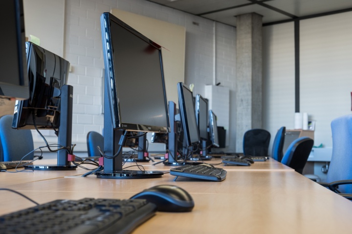 PCs im studentischen Arbeitsraum